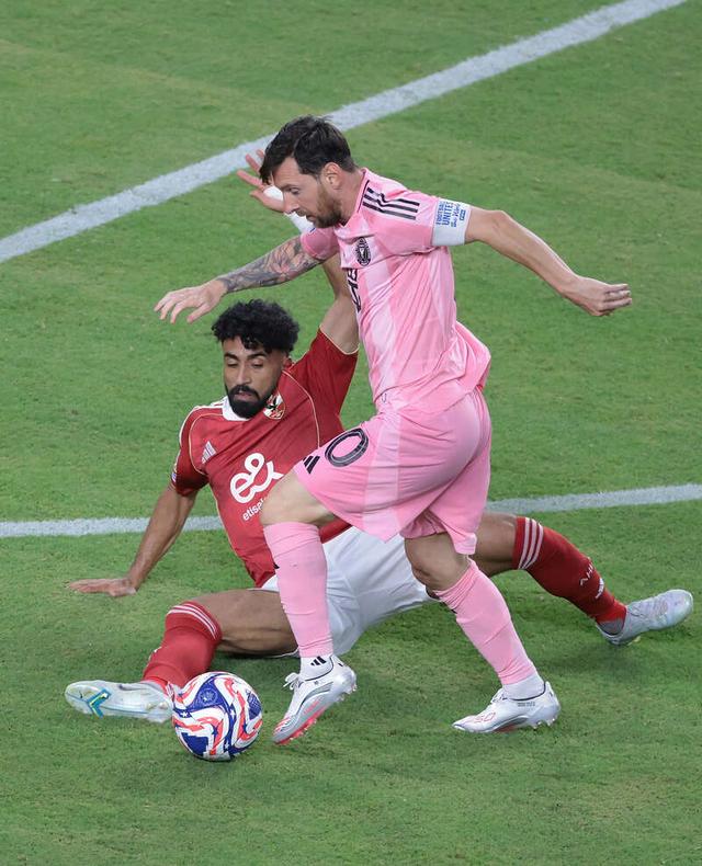 牛牛游戏-国际足球比赛激情澎湃，惊险刺激引发热议(国际足球比赛视频)